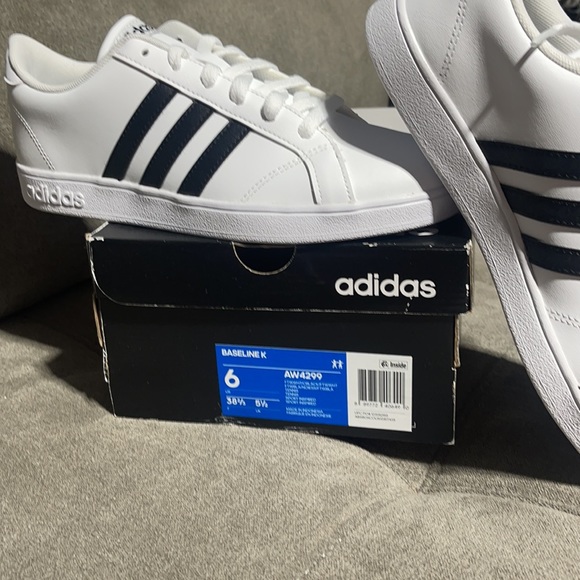 ❌SOLD❌🥰🥰Adidas Baseline K Sneakers🥰🥰 - Picture 8 of 8